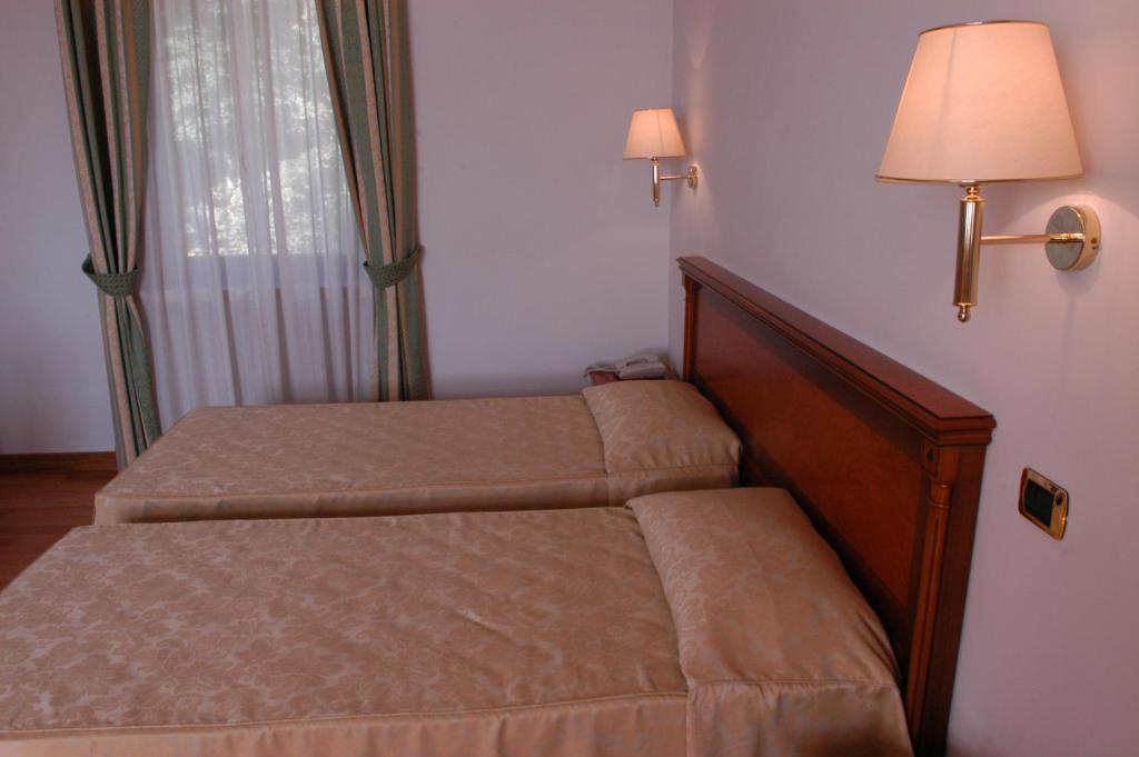 Pilgrim'S Hotel Cicognolo Extérieur photo