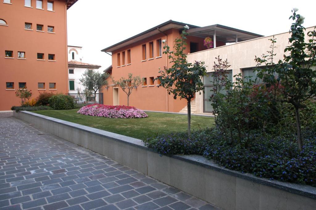 Pilgrim'S Hotel Cicognolo Extérieur photo