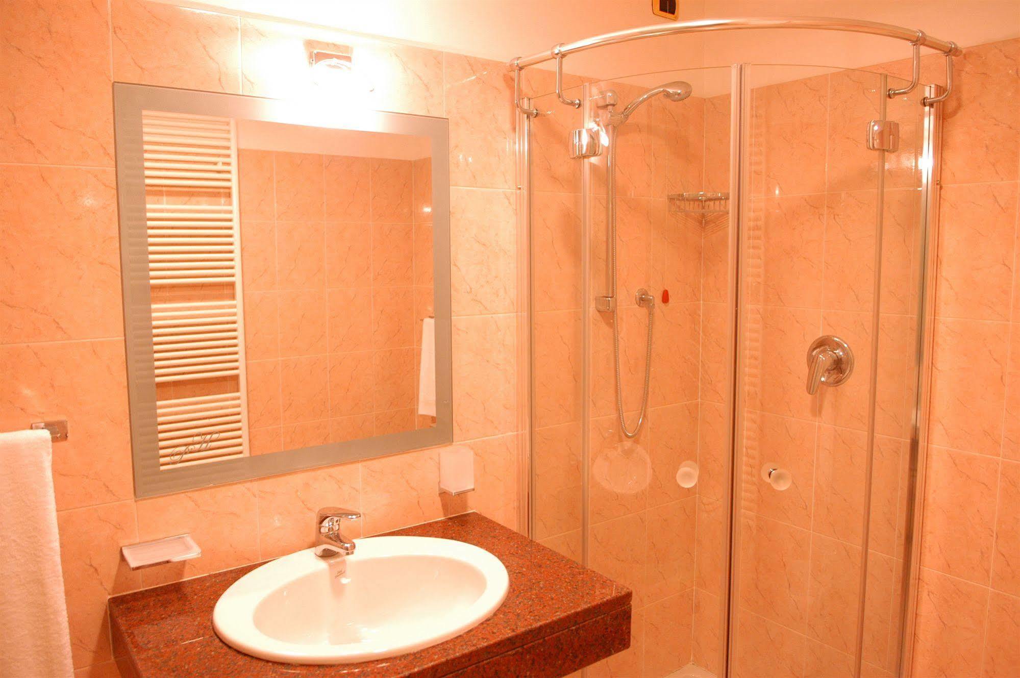 Pilgrim'S Hotel Cicognolo Extérieur photo